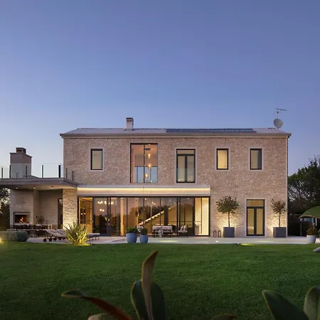 Astounding Istra 4 Bedrooms Mediterranean Influence Вилла Святой Ловреч Пазенатички